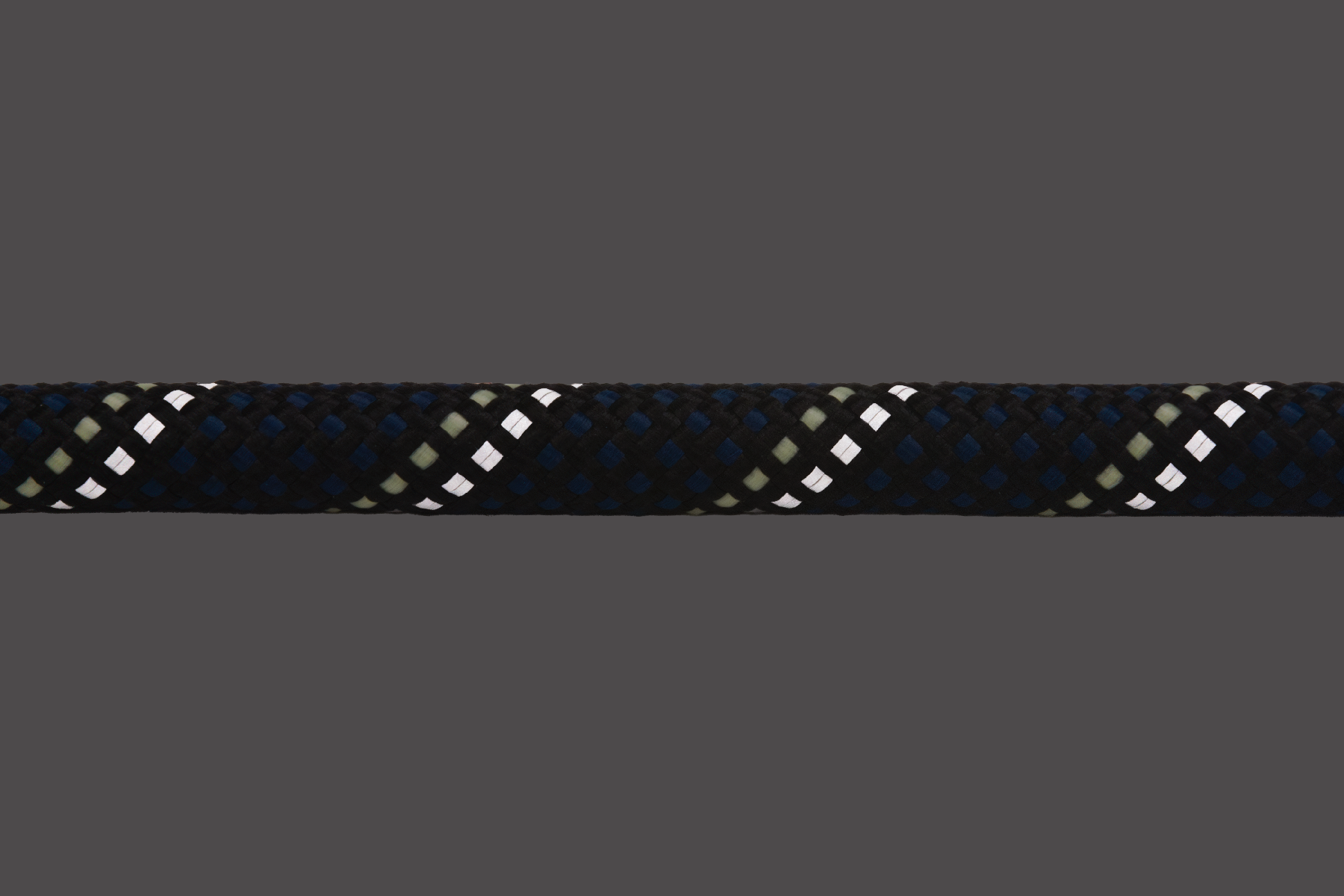 40264_Knot-a-Long_Obsidian-Black_Reflective_SMALL_69aa2e8a-6d1a-47a0-95ff-7b26b7996375.png